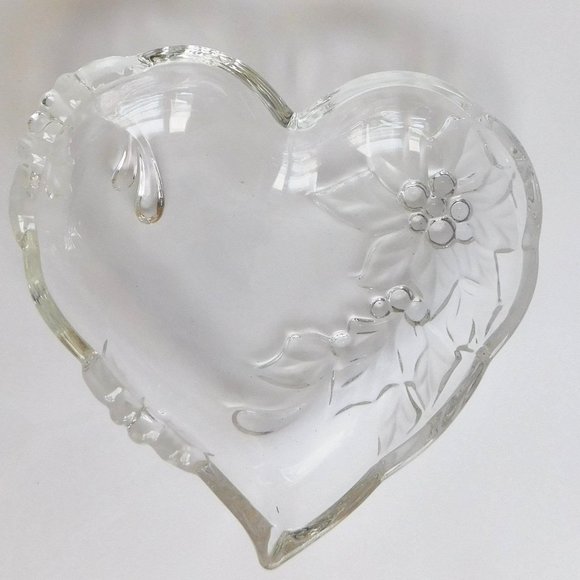 Mikasa Frosted  Heart Shape Dish Trinket  Bowl  Poinsettia 5×6 " BUNDLE 2/$18 - Picture 4 of 8